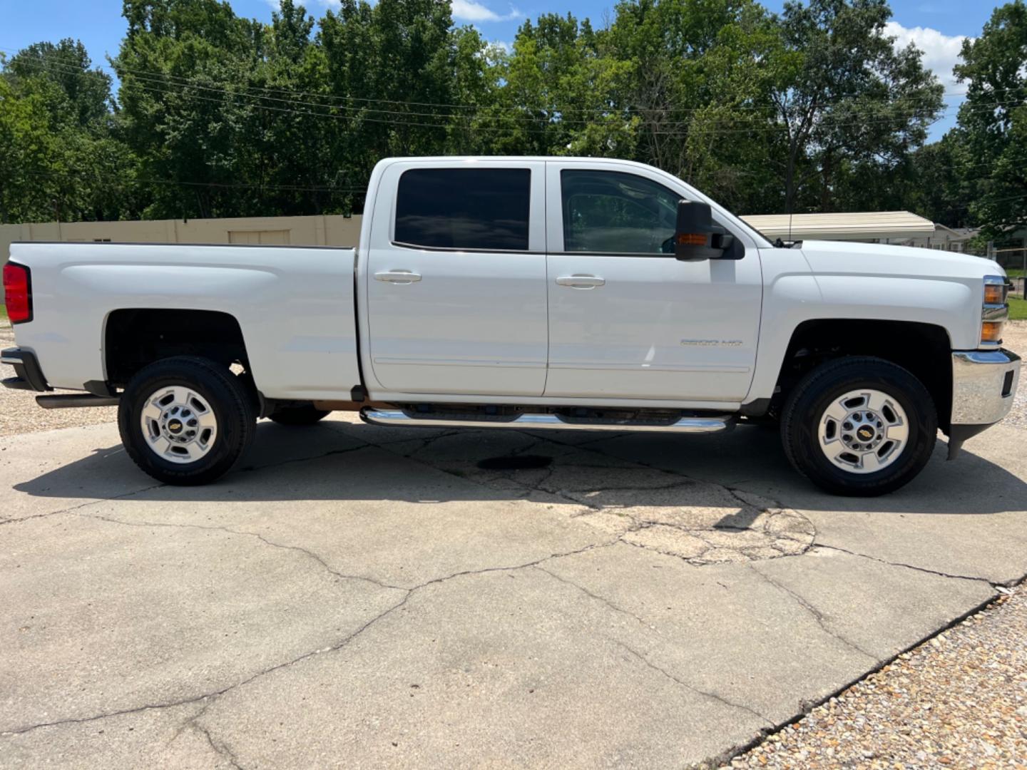 2017 White /Grey Chevrolet Silverado 2500HD LT (1GC1CVEG0HF) with an 6.0 V8 engine, Automatic transmission, located at 4520 Airline Hwy, Baton Rouge, LA, 70805, (225) 357-1497, 30.509325, -91.145432 - 2017 Chevy Silverado 2500HD Crew Cab LT 2WD **One Owner** 6.0 V8 Gas, 200K Miles, Power Windows, Locks, Mirrors & Seat, Cold A/C, Backup Camera, Spray In Bedliner, Tow Pkg. Small Dent In Bed (See Pic). FOR INFO PLEASE CONTACT JEFF AT 225 357-1497 CHECK OUT OUR A+ RATING WITH THE BETTER BUSINESS BU - Photo#4